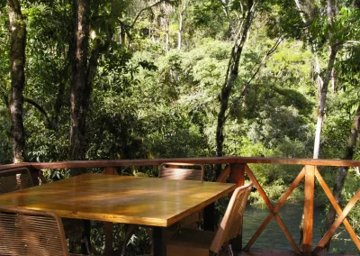 Deck con vista al río